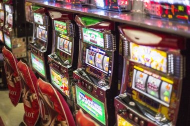 Antarmuka aplikasi mobile bolapelangi1 menampilkan menu utama dengan pilihan Liga 1, live dealer, dan slot games di layar beranda